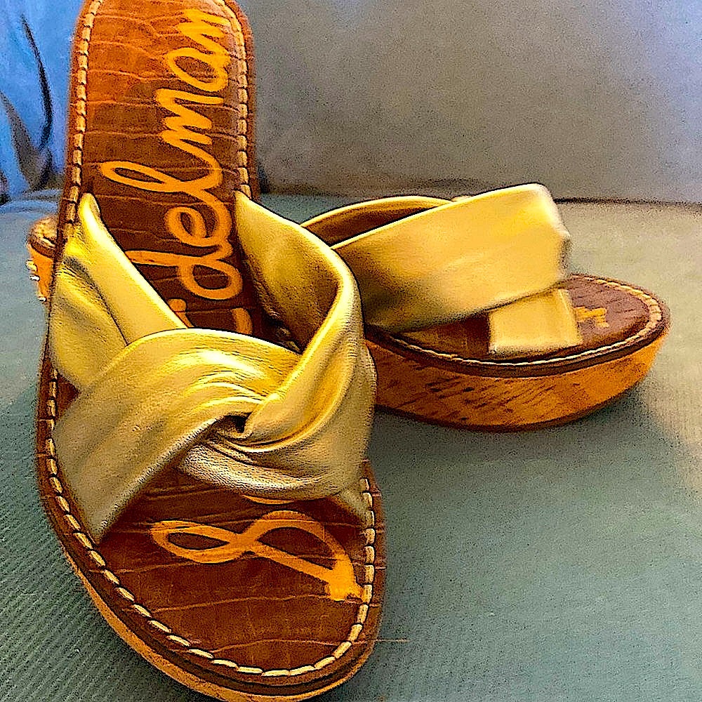 NWB-Sam Edelman, Gold 100% LEATHER Cross- Strap 3” Heel Sandals/Wedges - Picture 3 of 15